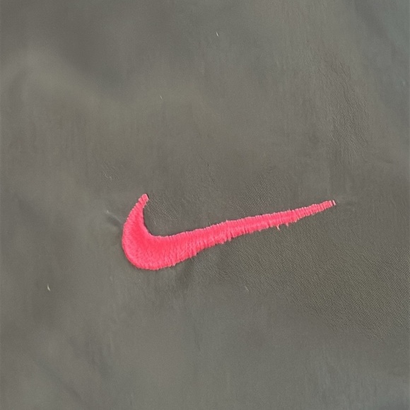 Nike Vest Size L Pink Black Reversible Down Puffer Training - Picture 2 of 7